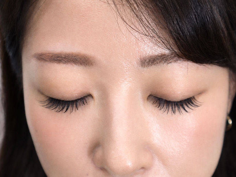 閉じた目元でも美しく見えるBelleのまつげデザイン